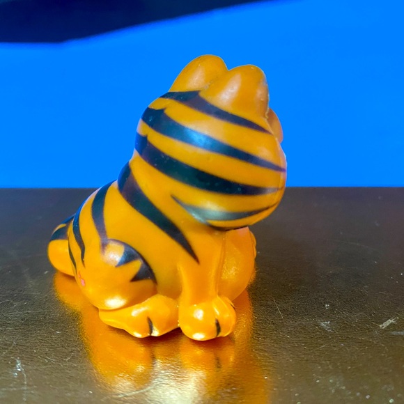 GARFIELD THE CAT VINTAGE 1981 SOLID PVC COLLECTIBLE FIGURE 2” JAPAN - Picture 3 of 11